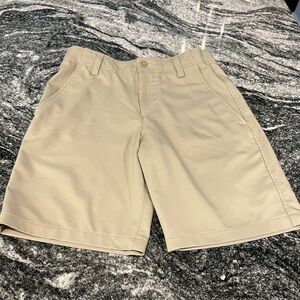 Under Armour Boys Beige Matchplay Golf Shorts.  Size YMD